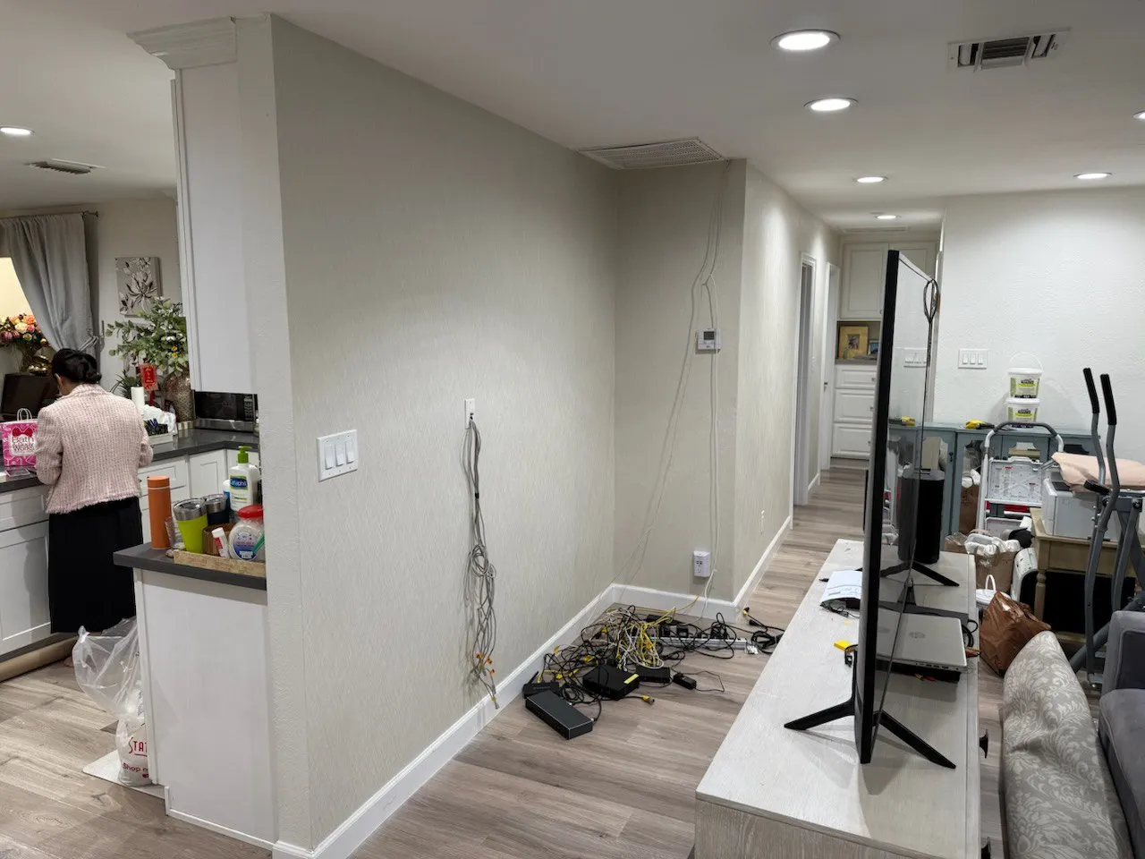 Wallpaper installation service in Newark, DE